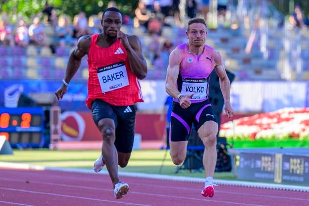 Američan Ronnie Baker zabehol prvý v histórii stovku pod desať sekúnd na Slovensku, slovenský rekordér Ján Volko sa v Banskej Bystrici neskôr tešil z víťazstva na dvojstovke.