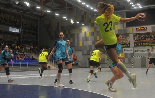Krídelníčka hádzanárok Iuventy Michalovce Emma Lukáčová prispela ôsmimi gólmi k výhre slovenského majstra v súboji o 3. miesto na turnaji v Poľsku.
