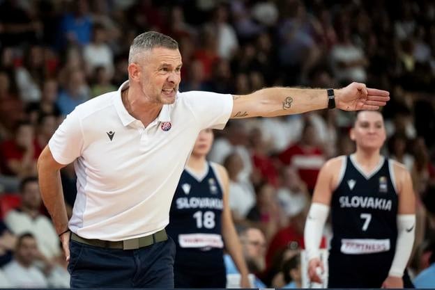 Aj takto temperamentne viedol tréner Juraj Suja svoje zverenky v zápasoch kontinentálneho šampionátu v Miškovci.