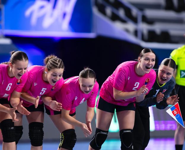 Slovenské hádzanárske kadetky si na majstrovstvách Európy do 17 rokov v čiernohorskej Podgorici prekvapujúco vybojovali titul.