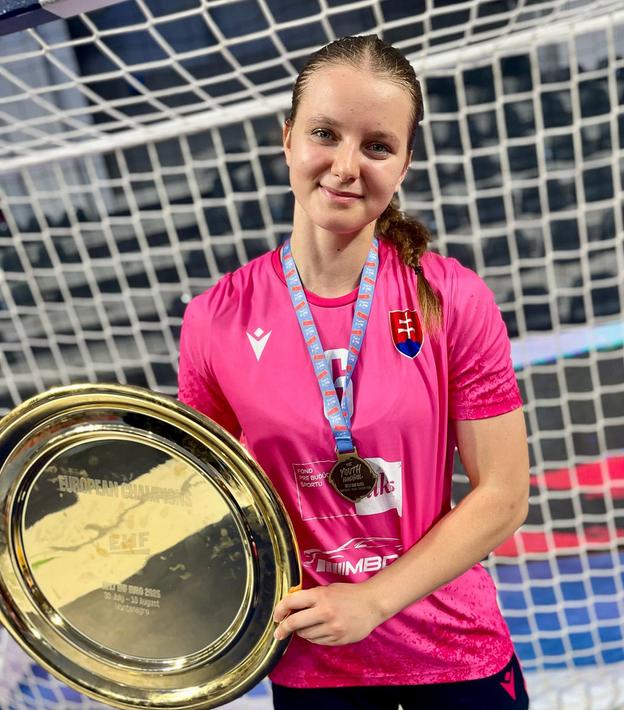 Mária Bartková, najlepšia kanonierka slovenského tímu a najlepšia ľavá spojka majstrovstiev Európy hádzanárok do 17 rokov v Čiernej Hore.