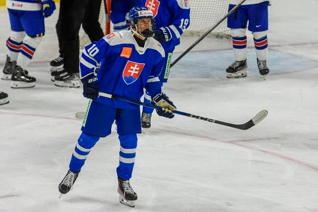 Oliver Ozogány sa v úvodnom zápase Hlinka Gretzky Cupu prezentoval hetrikom.