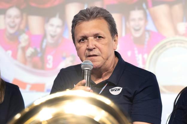 Tréner Pavol Streicher počas tlačovej konferencie zlatej kadetskej reprezentácie dievčat do 17 rokov po návrate z ME v Bratislave.