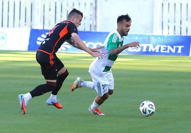 Na snímke Oliver Luterán (Ružomberok) a Tomáš Smejkal (Skalica) počas dohrávky 2. kola Niké ligy MFK Ružomberok - MFK Skalica v Ružomberku 12. augusta 2025.