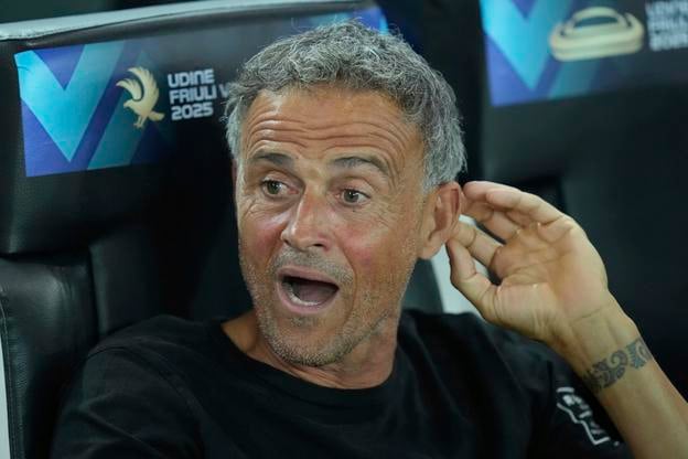 Tréner PSG Luis Enrique mal šťastnú ruku pri striedaniach.