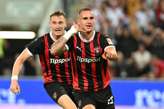 Patrick Karhan a Timotej Kudlička sa tešia z gólu počas odvetného zápasu 3. predkola Konferenčnej ligy medzi FC Spartak Trnava a Universitatea Craiova v Trnave.