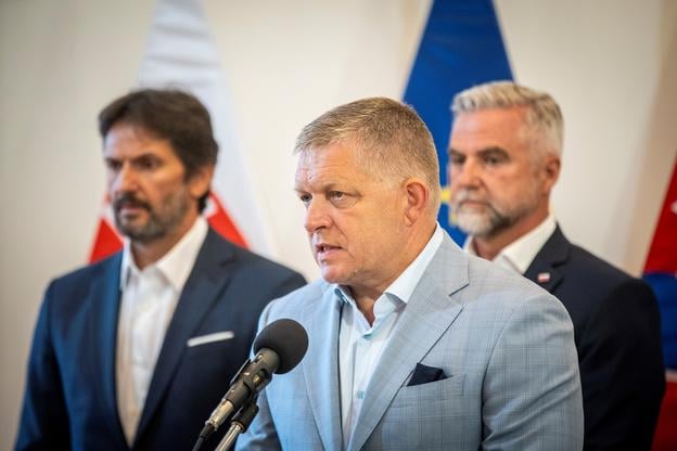 Prime Minister Robert Fico, Defence Minister Robert Kaliňák (l) and Smer MP Tibor Gašpar at their press conference on 15 August 2025 in Bratislava.
