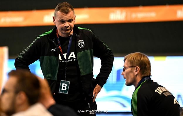 Ustarostený pohľad trénera hádzanárov Tatrana Prešov Radoslava Antla po výkonoch majstra na Valašskom pohári v Zubří.