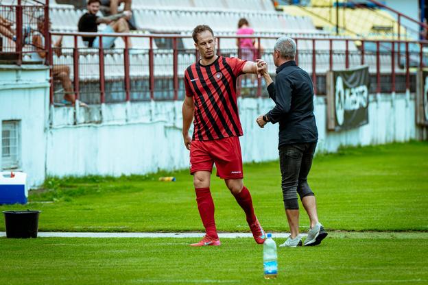 Púchovská legenda Patrik Mráz (vľavo) tiež veľkú radosť z doterajších výsledkov nemá.