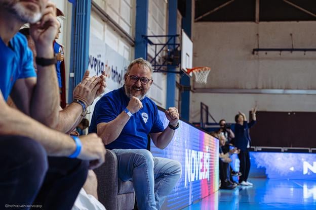 Rastislav Javorský s pravou basketbalovou emóciou po víťazstve Spišských Rytierov.