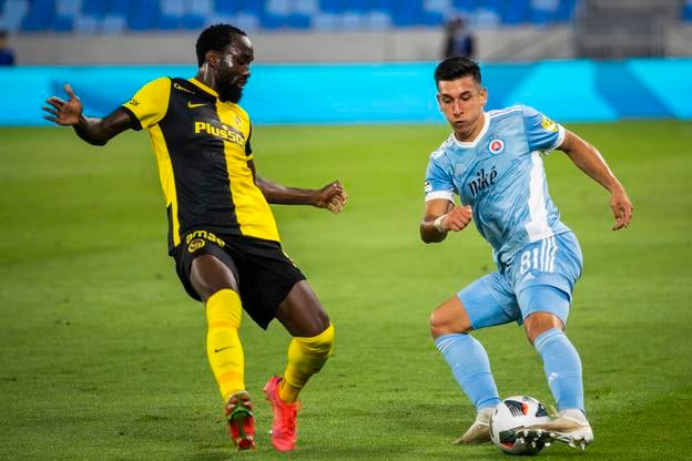 Slovan a Young Boys sa naposledy stretli na Tehelnom poli v júli 2021, keď sa zrodila bezgólová remíza. Za Slovan vtedy hral ešte aj slovenský reprezentačný obranca Vernon De Marco (vpravo).