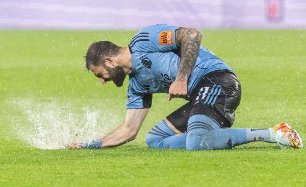 Tigran Barseghjan a jeho reakcia po nevydarenej strele v prvom zápase play-off Európskej ligy  Slovan Bratislava - Young Boys.