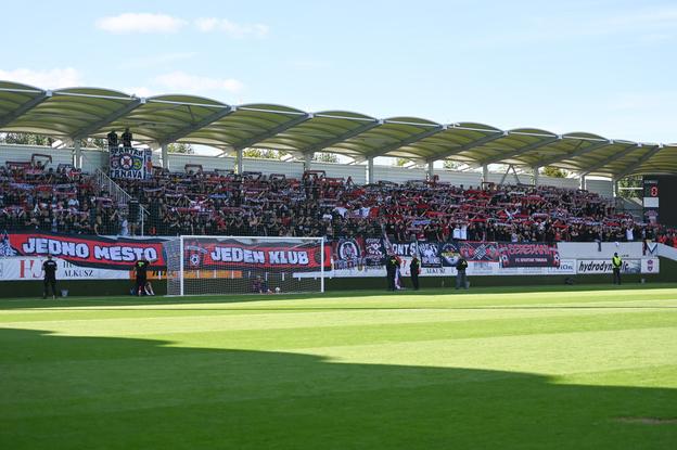 Fanúšikovia Spartaka zaplnili zlatomoravecký štadión a vytvorili svojmu mužstvu domácu atmosféru.