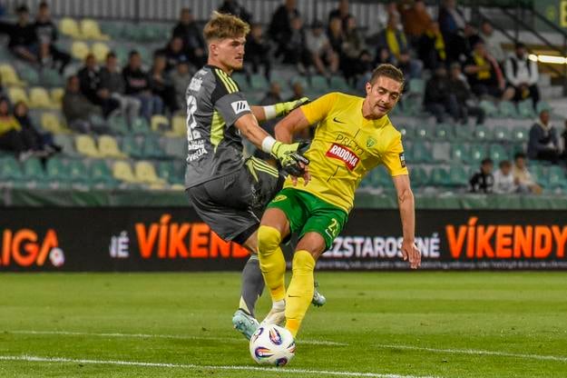 Michal Faško strelil po tejto chybe brankára Reháka svoj druhý gól v zápase proti Podbrezovej.