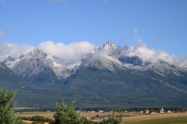 Due to cold weather, snow fell in the High Tatras, with six centimetres accumulating on the Lomnický Štít peak (pictured in the middle) on Sunday morning. Snow in August is rare in the Tatras, though the amount is still below the August 2021 record of 24 centimetres.