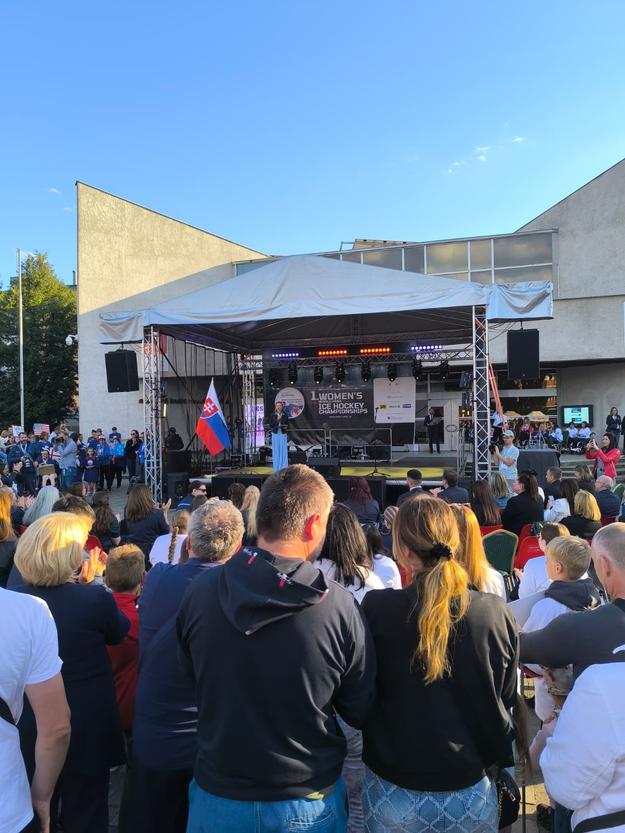 Oficiálne zahájenie MS žien v parahokeji.