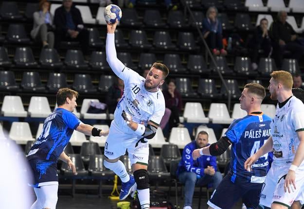 Tomáš Rečičár bol v drese hádzanárov Tatrana Prešov oporou, od sezóny 2025/2026 si oblečie dres HK Košice.