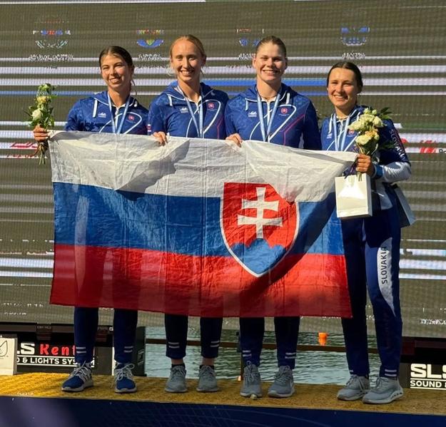 Bianka Sidová (zľava), Hana Gavorová, Sofia Bergendiová a Réka Bugárová sa v olympijskej disciplíne K4 zaskveli aj na MS v Miláne.