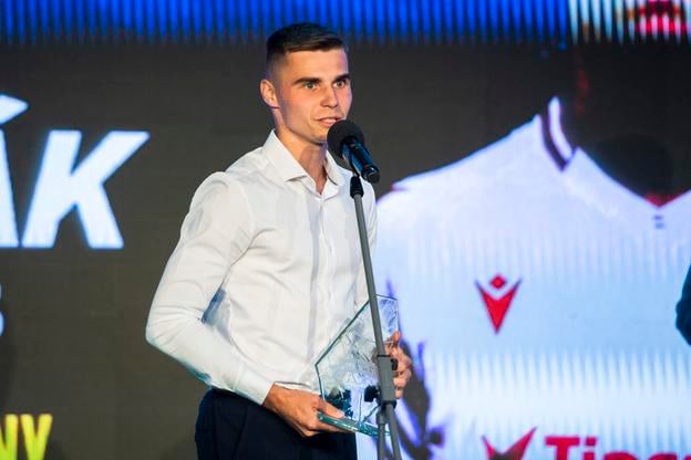 Jakub Kadák bol pred tromi rokmi objavom sezóny. Na snímke počas slávnostného vyhlásenia ankety Jedenástka sezóny v Bratislave.