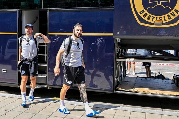 Róbert Mak a Tigran Barseghjan počas odletu do Švajčiarska.