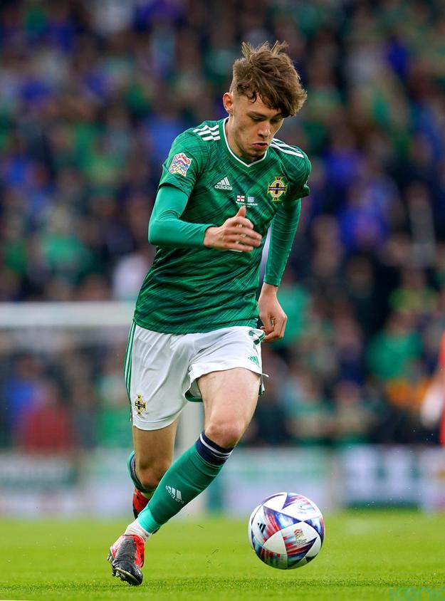 Conor Bradley nastupuje za Liverpool a v reprezentácii už je kapitán.