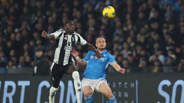 Stanislav Lobotka v zápase s Juventusom Turín.