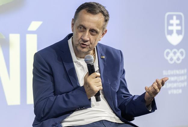 Na snímke predseda Slovenského paralympijského výboru (SPV) Ján Riapoš počas tlačovej konferencie.