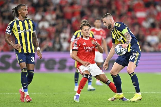 Milan Škriniar (vpravo) sa stal v lete definitívne hráčom Fenerbahce Istanbul.