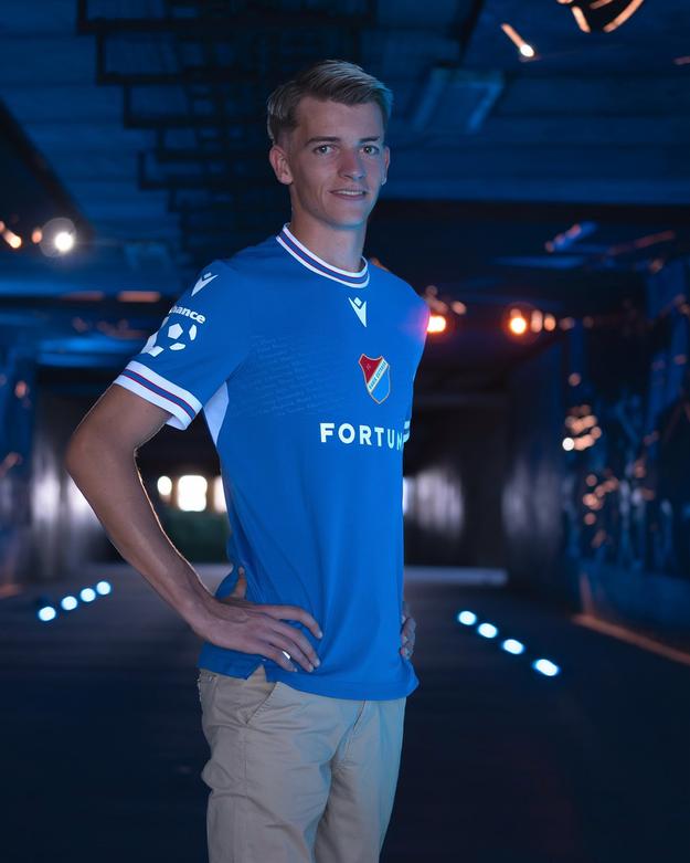 Nový dres mu pristane.