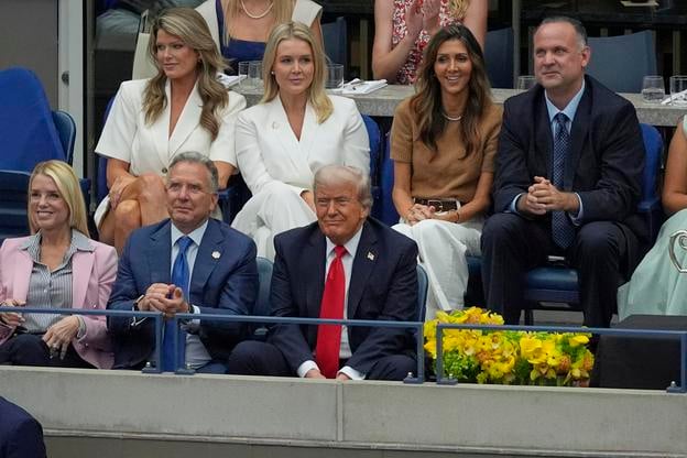 Donald Trump v hľadisku US Open počas finálového duelu.