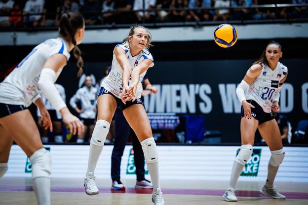 Karin Palgutová (v strede) na tohtoročných MS v Phukete.