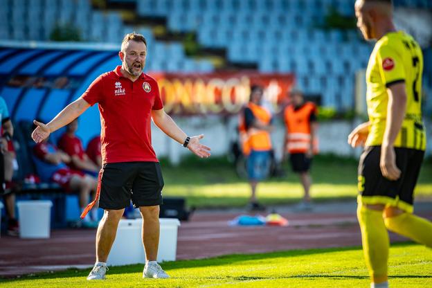 Tréner Interu Maroš Šarmír (vľavo) si vždy ochotne vypočuje aj názor svojho asistenta Juraja Pirosku.