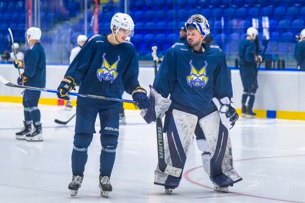 Na snímke vpravo nová posila, brankár Denis Godla počas tréningu hokejistov HK Spišská Nová Ves v rámci letnej prípravy pred štartom extraligy v Spišskej Novej Vsi 8. augusta 2025.
