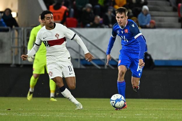 Mário Sauer (vpravo) v prípravnom stretnutí do 21 rokov Slovensko - Portugalsko.
