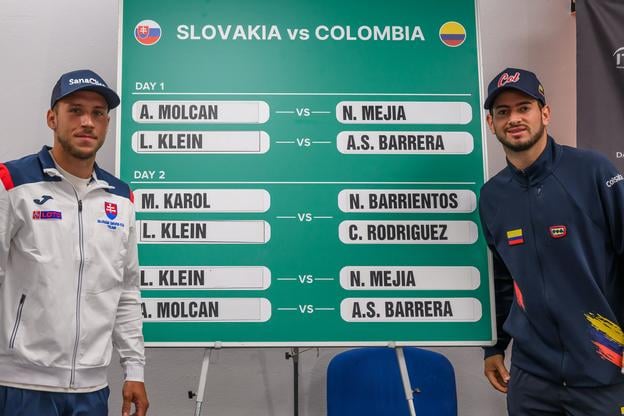Alex Molčan (vľavo) a Nicolas Mejia z Kolumbie počas štvrtkového žrebu v NTC.
