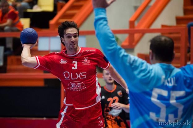 Lukáš Péchy pomohol vicemajstrovi z Považskej Bystrice 11 gólmi k obratu v stretnutí NHE proti HK Košice.