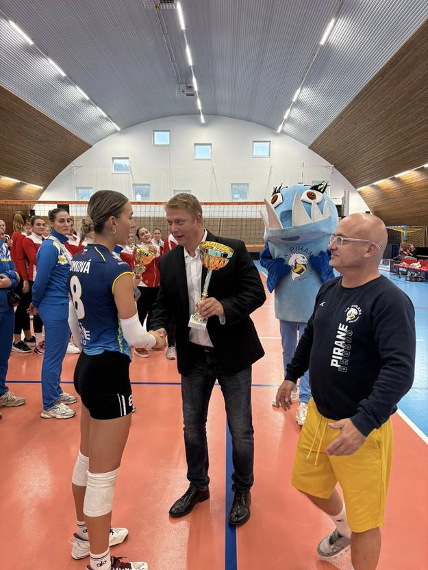 Na premiérovom ročníku turnaja O pohára starostu Brusna skončili domáce volejbalistky druhé.