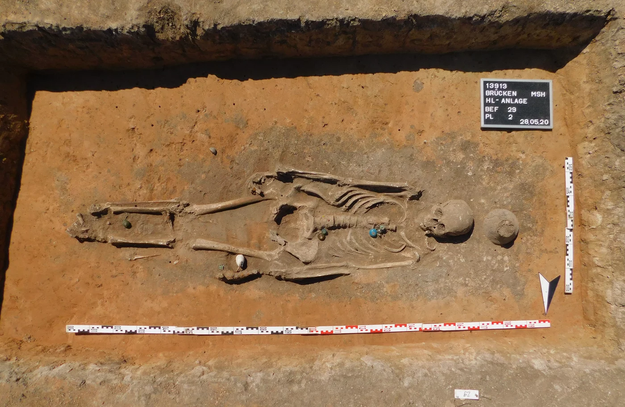 An intact grave of an adult woman from the pre-Slavic period. Since the Slavs cremated their dead, few skeletal remains have been preserved.
