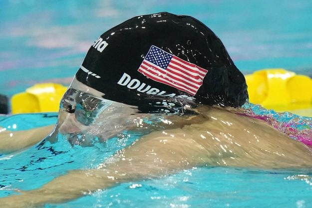 Kate Douglassová sa stala prvou plavkyňou, ktorá zvládla kraulovú stovku pod 50 sekúnd.