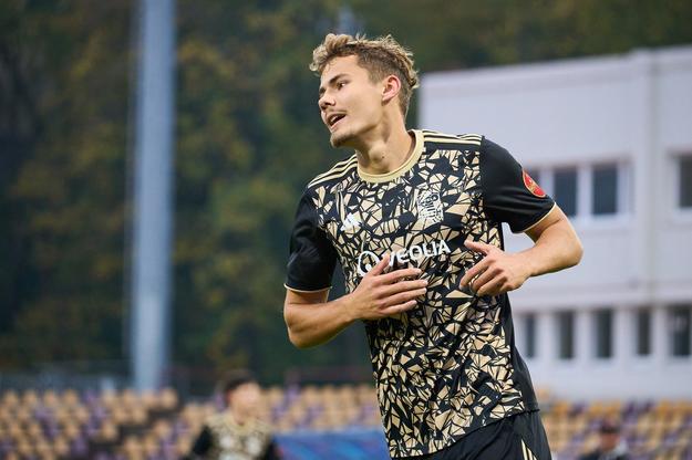 Oliver Reiter si dal v sobotu na trávniku Lehoty predčasný darček k 21. narodeninám, ktoré oslavuje v pondelok 27. októbra.