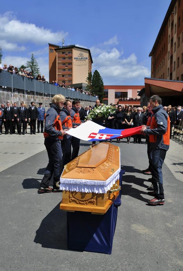 Rozlúčka s tragicky zosnulým horolezcom v oblasti Nanga Parbat Petrom Šperkom v Hornom Smokovci.