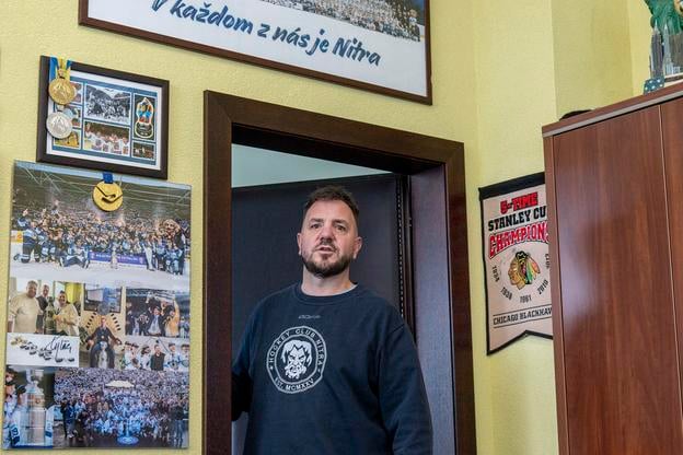 Marek Ďurovkin 24. októbra v sídle rodinnej firmy v Nitre počas rozhovoru pre Denník Šport o podpore ľadového hokeja v HK Nitra.