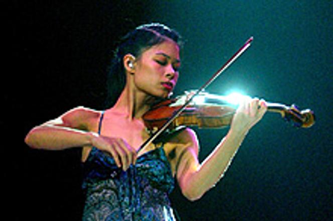 CHINESE-Thai violin star <b>Vanessa Mae</b> returns to <b>Bratislava</b> after eight years. On December 13, this musical prodigy once known as the “Teeny Paganini”, because she shares Paganini’s birthday, will perform in the Pasienky sports hall.