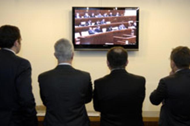 Opposition MPs left the discussion hall in protest against the press bill.