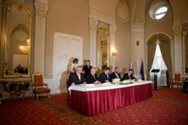 Businesses, unions and towns have pledged to be euro-friendly.