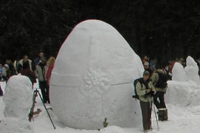 Who laid that?: A giant snow Easter egg was made in the High Tatras.