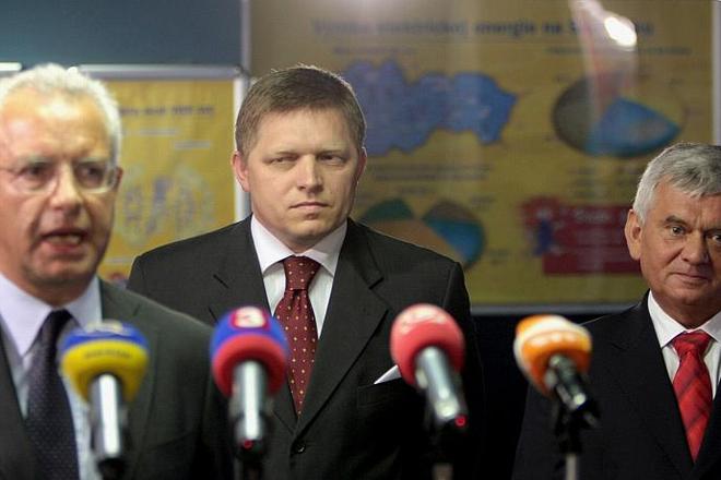 SE head Paolo Ruzzini (from left), PM Robert Fico and Economy Minister Ľubomír Jahnátek. 