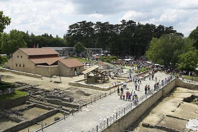The Carnuntum Archeological Park  and the Schloss Hof castle have become popular destinations for Slovaks