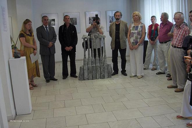 Ivan Rusev (third from the left) attended the opening of an exhibition of his works during the Sculpture and Object project.