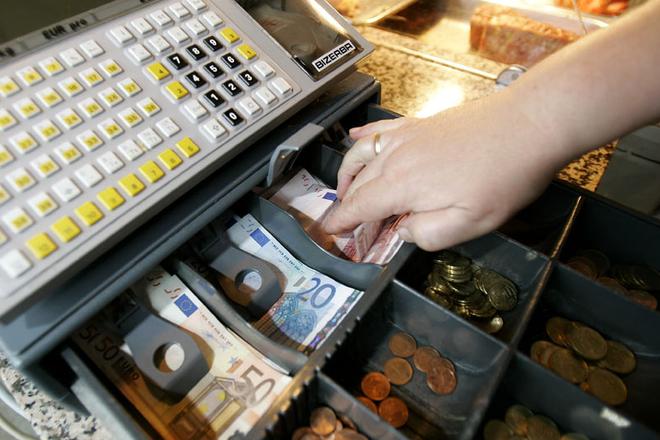 After January 1, cash back customers will be allowed to withdraw a maximum of €50.